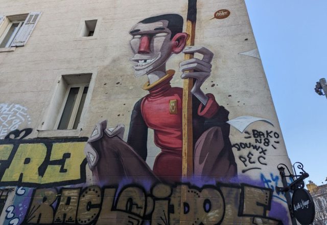 Frankreich | Nebst dem Hafen und der Kathedrale beeindrucken mich vor allem die grosse Anzahl der Graffiti. Noch nie habe ich so viele verschiedene Arten der Street Art gesehen. | Beitragsbild
