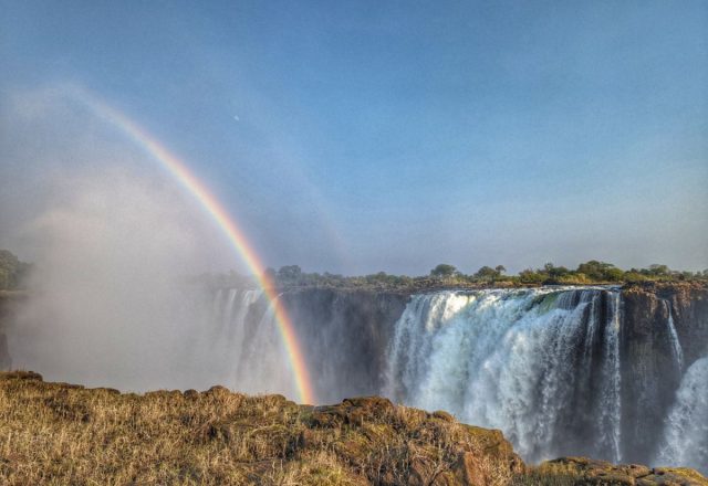 Simbabwe | Die Victoria Falls bilden die natürliche Grenze zwischen Simbabwe und Sambia | 04