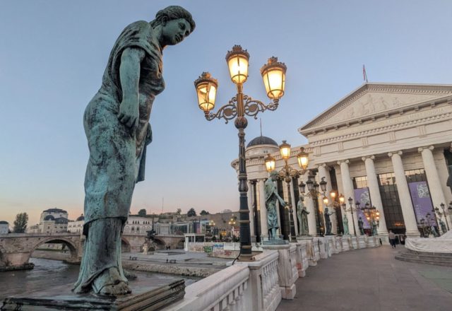 Nordmazedonien | Skopje – Statuen, Steinbrücken und sehr hässliche Magnete | Beitragsbild