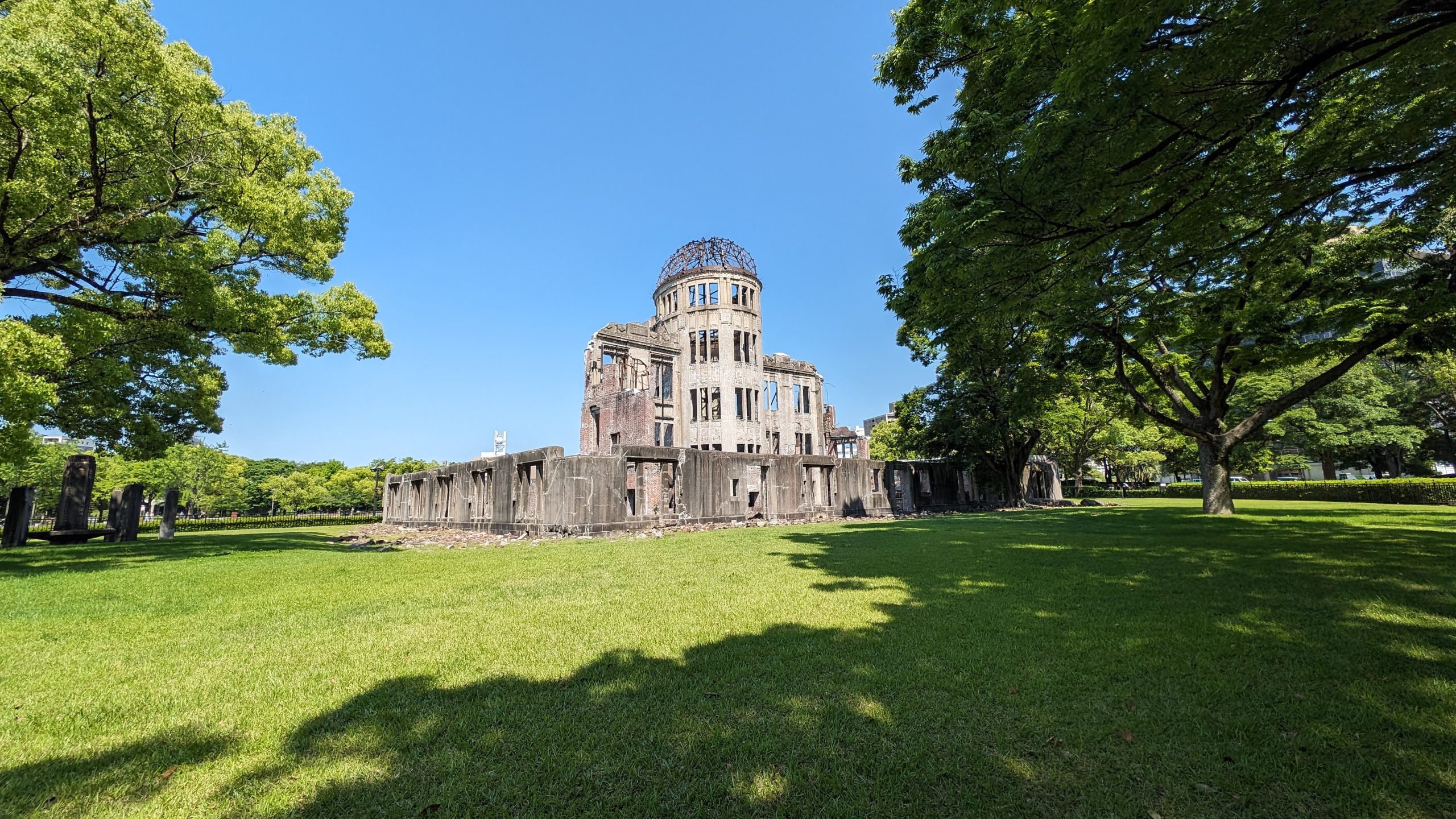 Hiroshima Friedensmuseum mit Blick auf das historische Gebäude.