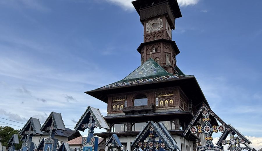 Rumänien | Oradea bis Cluj – Flussplatz, Holzkirche und ein Friedhof mit Humor | Beitragsbild