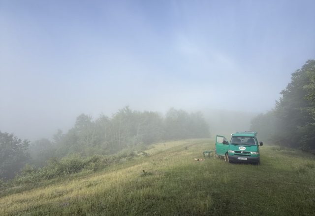 Rumänien | Mit dem grünen T4 durch Rumänien – Fluss, Felskopf und sehr gute Stellplätze | Beitragsbild