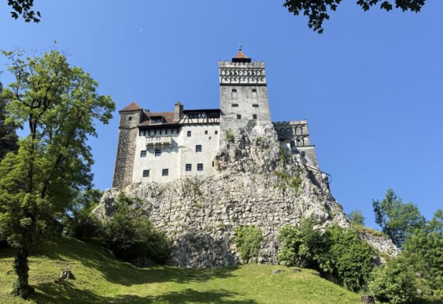 Rumänien | Schloss Bran und Schloss Peles – Dracula schlägt Märchenbudget | Beitragsbild