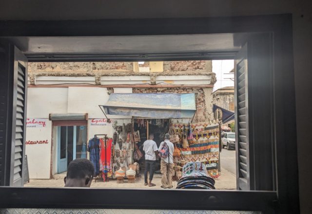 Senegal | Dieses charmante, historische Städtchen lag am Fluss Senegal und war von allen Seiten von Wasser umgeben. Die Stadt hatte einen entspannten, freundlichen Charakter und ich glaube, dass ich hier für eine Weile bleiben könnte. Vor allem nach Mauretanien. | 03