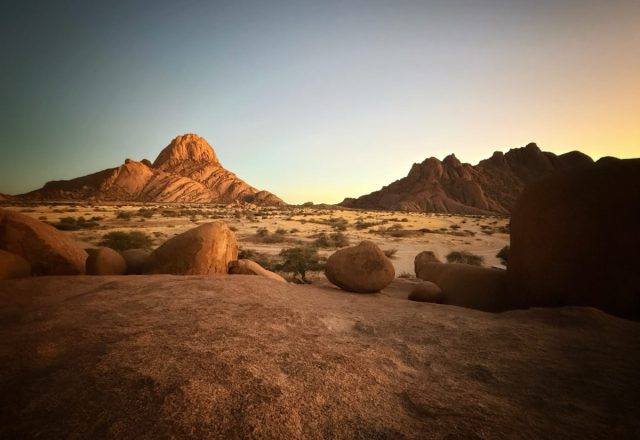 Namibia | Spitzkoppe – Granit, Staub und Sonnenuntergangskino | Beitragsbild