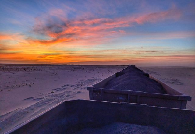 Mauretanien | 20 Stunden auf Eisenerz – Mit dem längsten Zug Mauretaniens durch die Sahara | 13